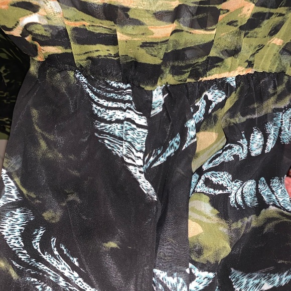 Tie up cheetah Romper - Picture 3 of 6